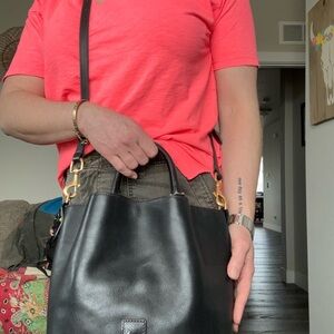 ✨Dooney & Bourke ✨ Barlow Black Florentine Leather